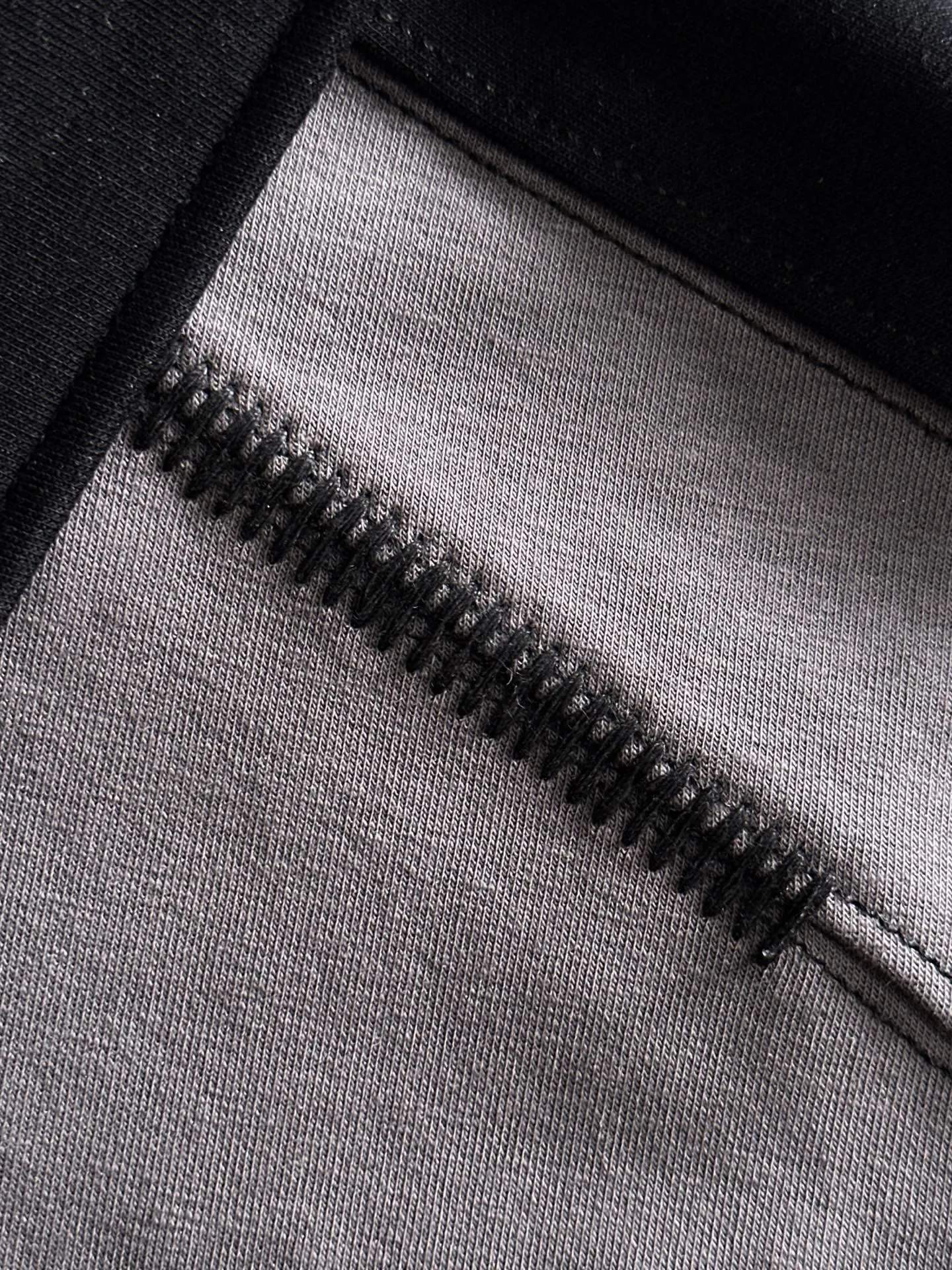 P360 Stone Island is the exclusive first release of 25ss autumn and winter new lapel sweatshirt long-sleeved men and women. Many celebrities share the same style. Craftsmanship that ordinary small workshops cannot copy. We are not afraid of any challenges in terms of materials, detail restoration and craftsmanship, just to provide you with wonderful products. Compare the top original versions at will. No expense is spared just to make it better. Unique imported fabric feel. Purely imported German machine production. Precision operation. Thousands of needles density. Full set of new accessories with three standards for simultaneous customization. The upper body is versatile and fashionable. A perfect choice for autumn and winter, a must-have item. Size chart: m-4XL (please state your height and weight when placing an order)